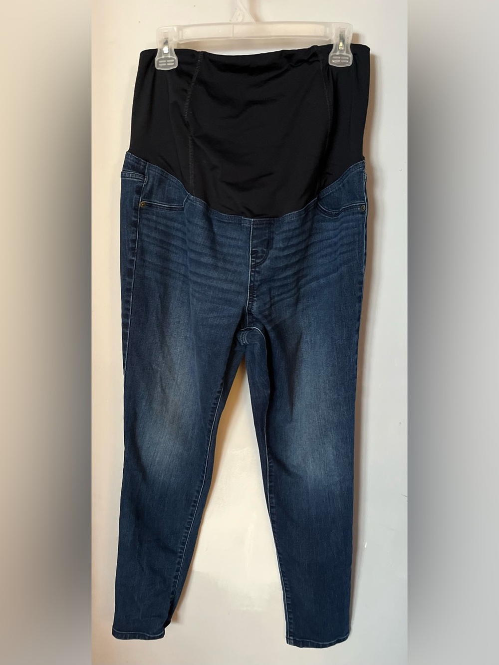 Isabel Maternity  size 12/ 31R stretch skinny m jeans